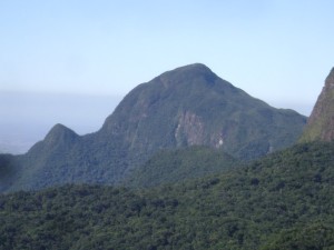 Pico Jurape 1149m crédito imagem itamauro www.panoramio.com photo 23186975